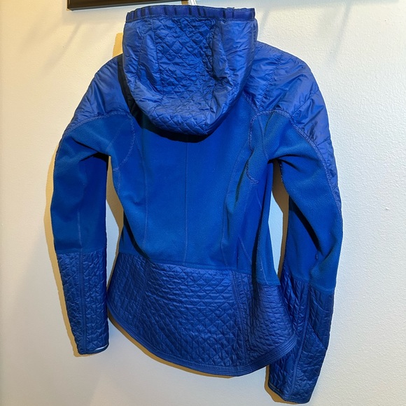 Lululemon Run: Bundle Up Jacket in Limitless Blue | size 6 - Picture 3 of 16
